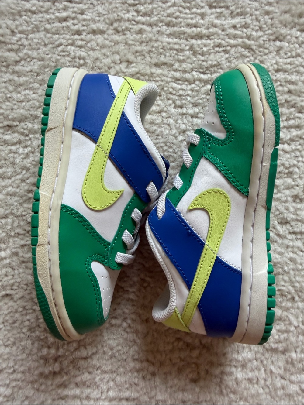 Nike Kids Low-Top Sneakers in Green, Blue & Lime